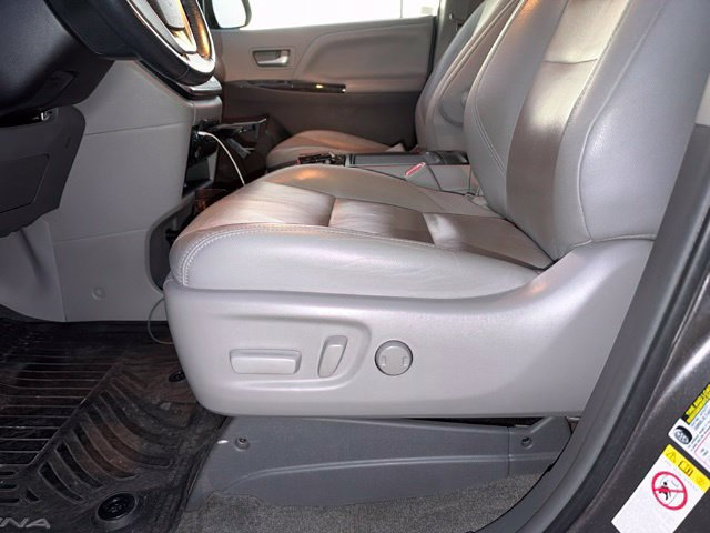 Used 2019 Toyota Sienna XLE FWD image 7