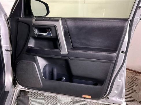 Used 2018 Toyota 4Runner Limited AWD/4WD image 23