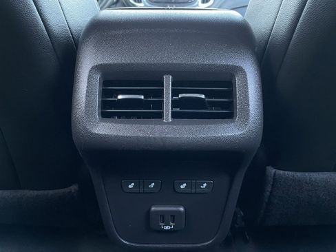 Used 2024 Chevrolet Equinox Premier image 28