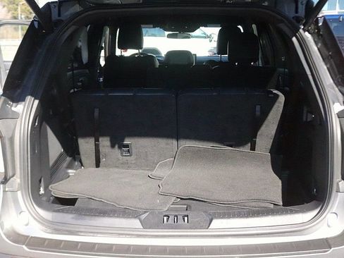 Used 2025 Ford Explorer ST-Line w/ ST-Line Street Pack image 17