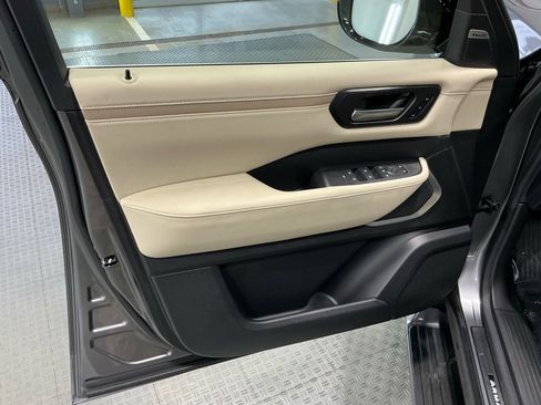 Used 2025 Nissan Armada Platinum Reserve image 50