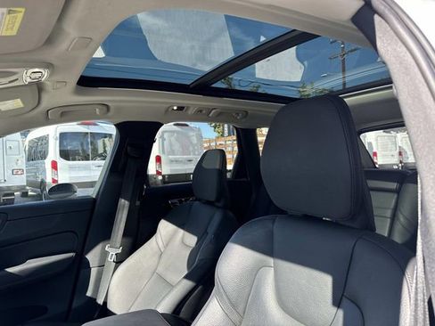 Used 2020 Volvo XC60 T5 Momentum image 16