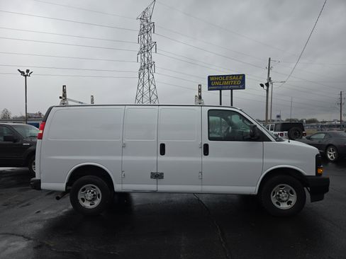 Used 2017 Chevrolet Express 2500 image 6