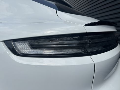 Certified 2025 Porsche Cayenne E-Hybrid Coupe AWD/4WD image 21