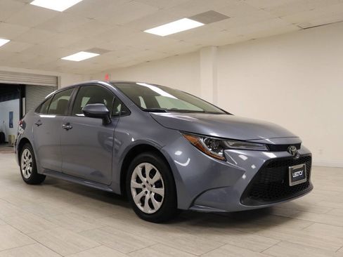 Used 2022 Toyota Corolla LE image 4