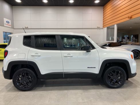 Used 2023 Jeep Renegade Latitude image 4