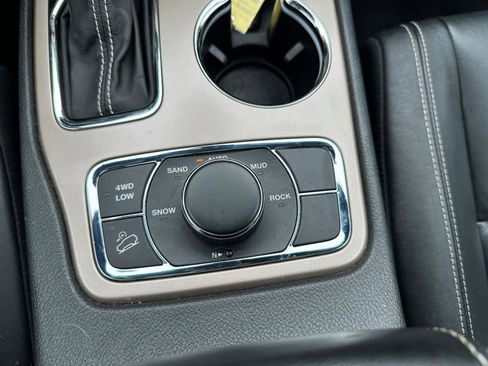 Used 2017 Jeep Grand Cherokee Limited image 20