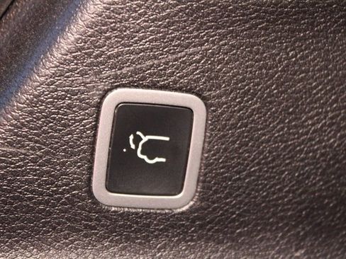 Used 2022 Chrysler Pacifica Touring image 17