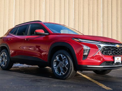 New 2026 Chevrolet Trax LT image 2