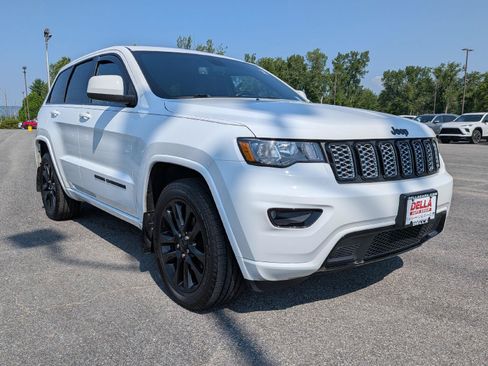 Used 2020 Jeep Grand Cherokee Altitude AWD/4WD image 4