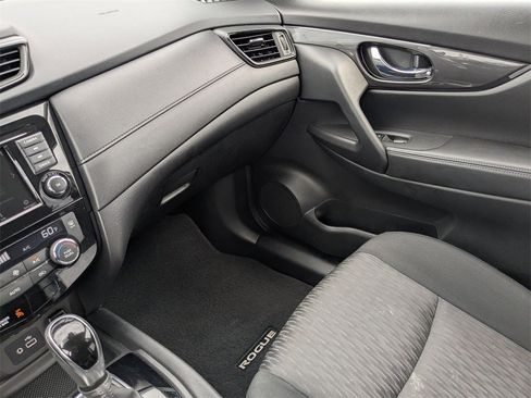 Used 2020 Nissan Rogue SV image 20