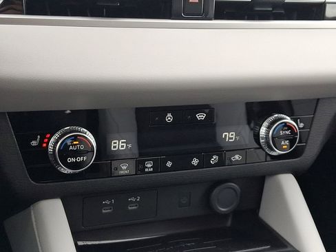 New 2026 Mitsubishi Outlander SE image 8