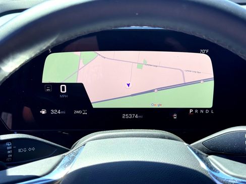 Used 2025 Chevrolet Suburban Z71 image 25