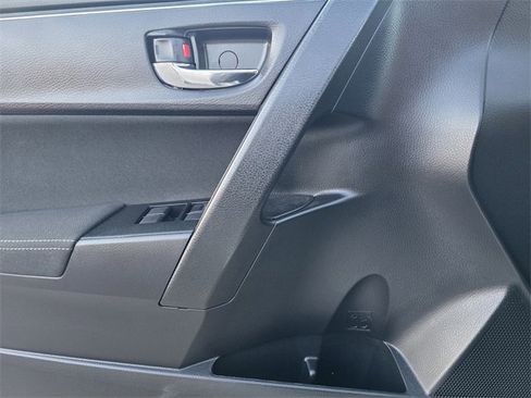 Used 2019 Toyota Corolla LE image 16