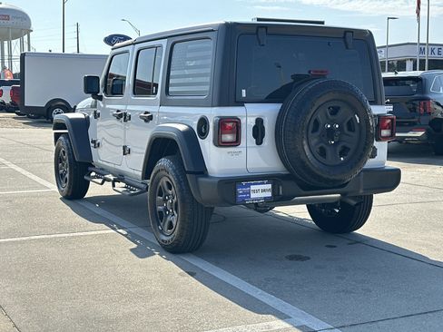 Used 2025 Jeep Wrangler Unlimited Sport AWD/4WD image 8