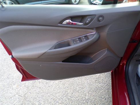 Used 2017 Chevrolet Cruze LT image 14