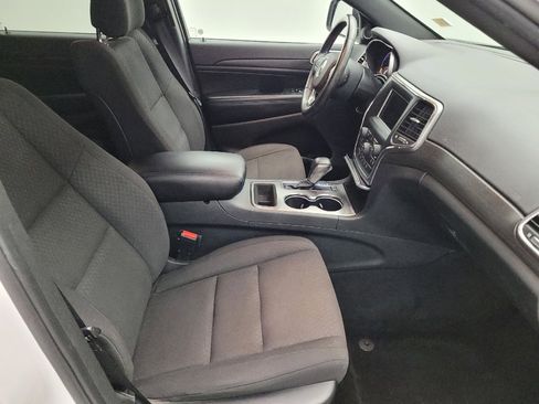 Used 2018 Jeep Grand Cherokee Laredo AWD/4WD image 21