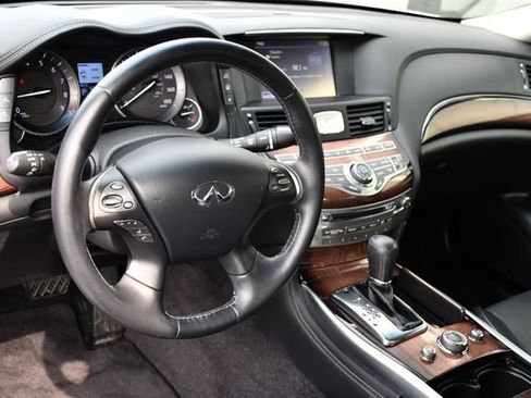 Used 2015 INFINITI Q70 3.7 w/ Deluxe Touring Package AWD/4WD image 16