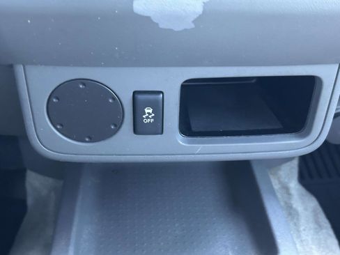 Used 2018 Nissan Frontier SV image 23