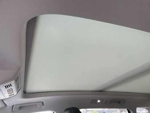 Certified 2024 Volkswagen Taos SE image 11