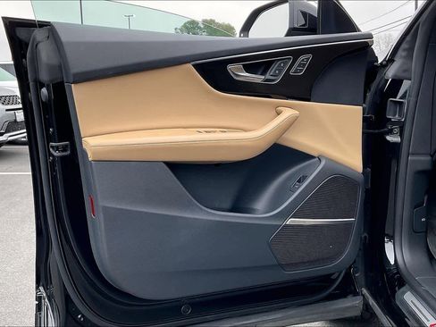 Used 2022 Audi Q8 Prestige image 25