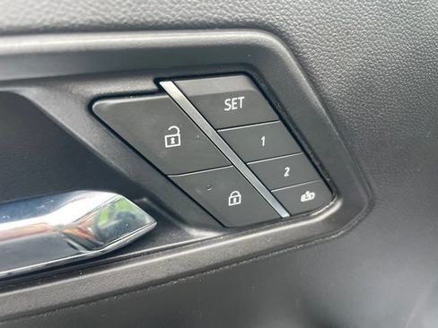 Used 2025 GMC Canyon AT4 w/ AT4X AEV Edition AWD/4WD image 11