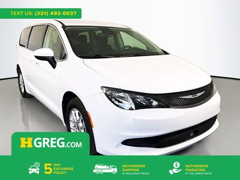 Used 2023 Chrysler Voyager LX image 1