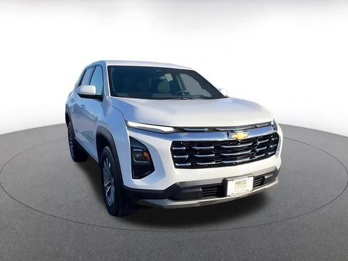 Used 2025 Chevrolet Equinox LT image 3