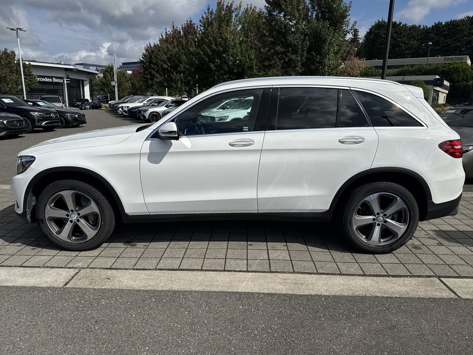 Used 2017 Mercedes-Benz GLC 300 4MATIC image 8
