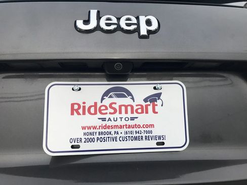 Used 2019 Jeep Cherokee Limited w/ Technology Group image 45