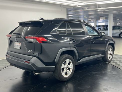 Used 2019 Toyota RAV4 XLE image 4
