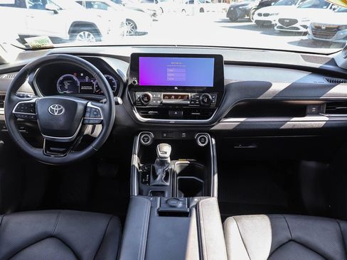 Certified 2025 Toyota Grand Highlander AWD Hybrid image 15