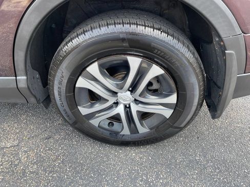 Used 2018 Toyota RAV4 LE w/ Carpet Mat Package AWD/4WD image 4