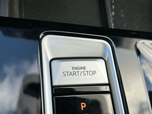 Used 2024 Volkswagen Atlas Cross Sport SE image 40