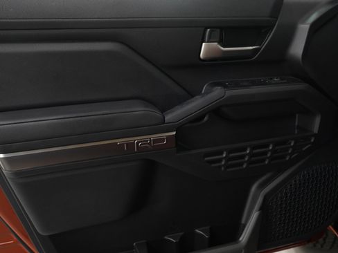 Used 2025 Toyota Tacoma TRD Off-Road image 18