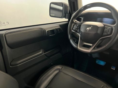Used 2025 Ford Bronco Badlands AWD/4WD image 11