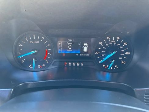 Used 2019 Ford Explorer XLT AWD/4WD image 24