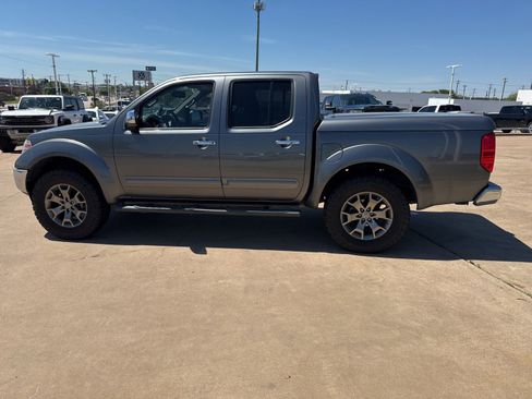 Used 2016 Nissan Frontier SL image 4