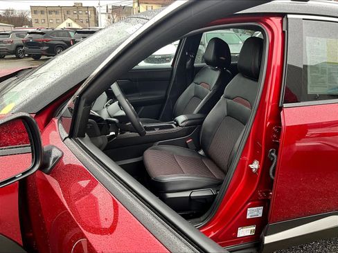 Used 2025 Nissan Kicks SR w/ SR Premium Package image 10