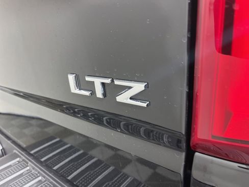New 2026 Chevrolet Silverado 1500 LTZ w/ LTZ Premium Package AWD/4WD image 19