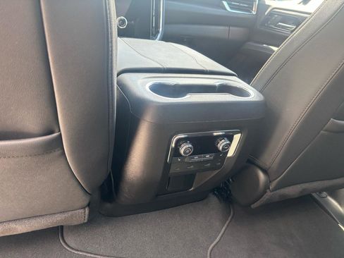 Used 2025 GMC Yukon XL Elevation w/ Elevation Premium Package image 12