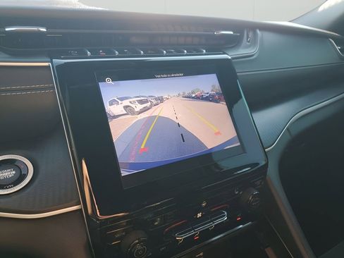 Used 2023 Jeep Grand Cherokee Altitude image 42