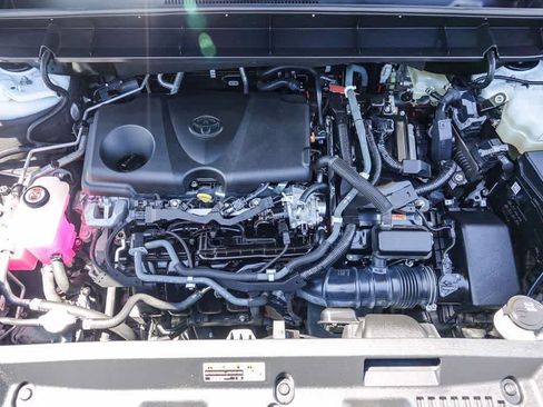 Used 2022 Toyota Highlander XLE FWD image 26