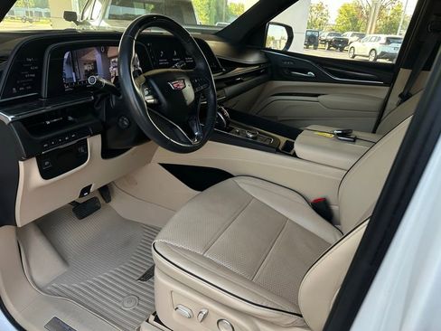 Used 2024 Cadillac Escalade Premium Luxury image 10