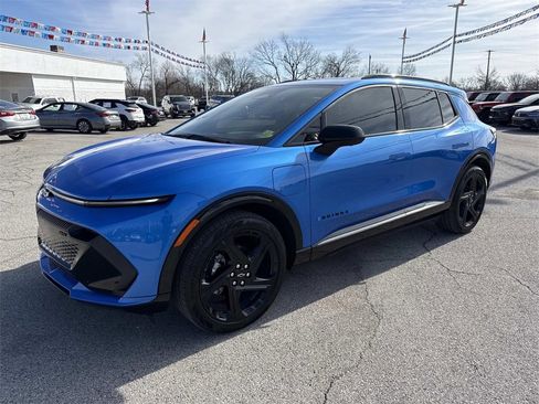 Used 2025 Chevrolet Equinox EV RS w/ Convenience Package II image 2