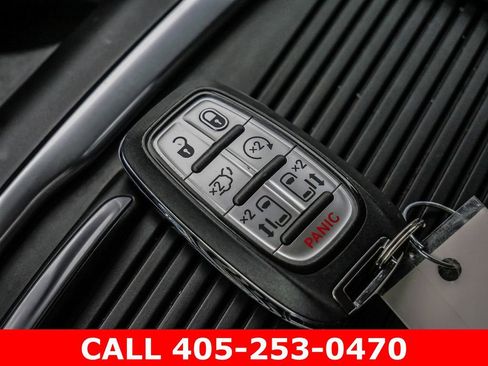 Used 2024 Chrysler Pacifica Touring-L AWD/4WD image 34