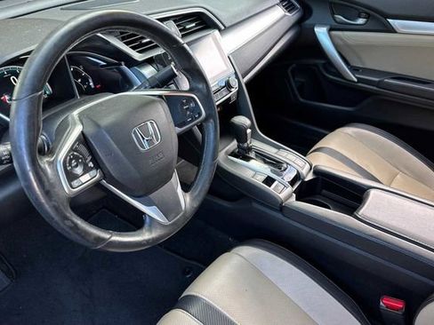 Used 2017 Honda Civic Touring image 4