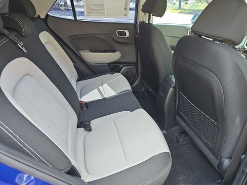 Used 2023 Hyundai Venue SEL FWD image 15