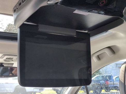 Used 2023 Toyota Sienna XLE FWD image 31