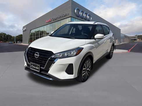 Used 2024 Nissan Kicks SV image 1